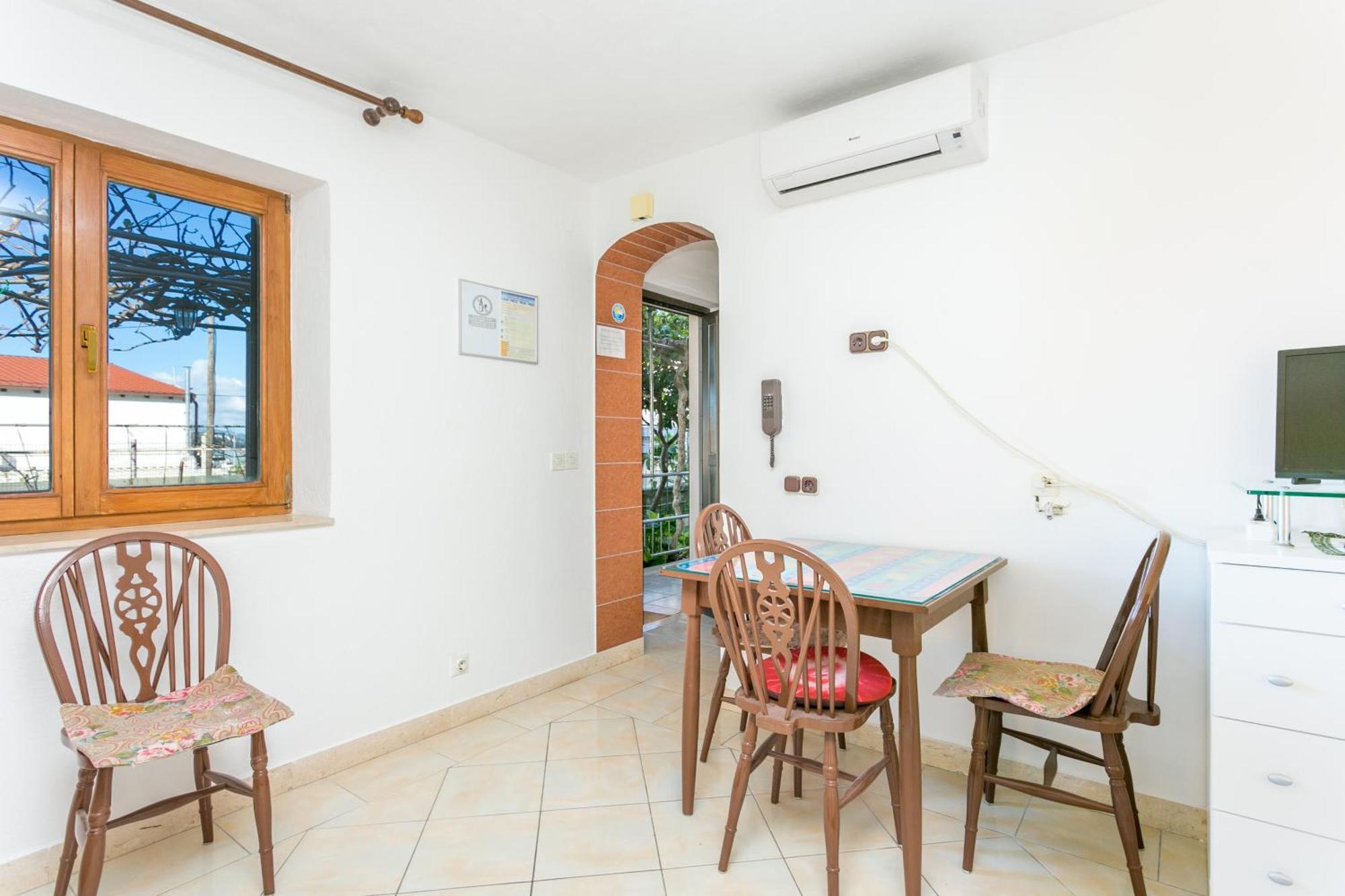 Seaside Apartments With A Swimming Pool Okrug Gornji, Ciovo - 11374 Trogir Zewnętrze zdjęcie