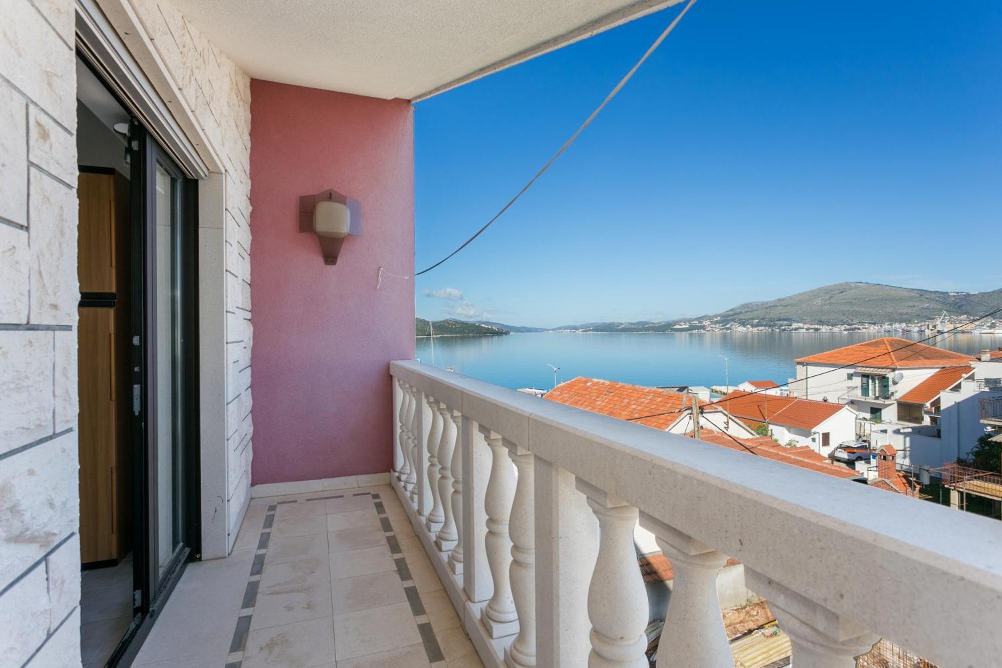 Seaside Apartments With A Swimming Pool Okrug Gornji, Ciovo - 11374 Trogir Zewnętrze zdjęcie