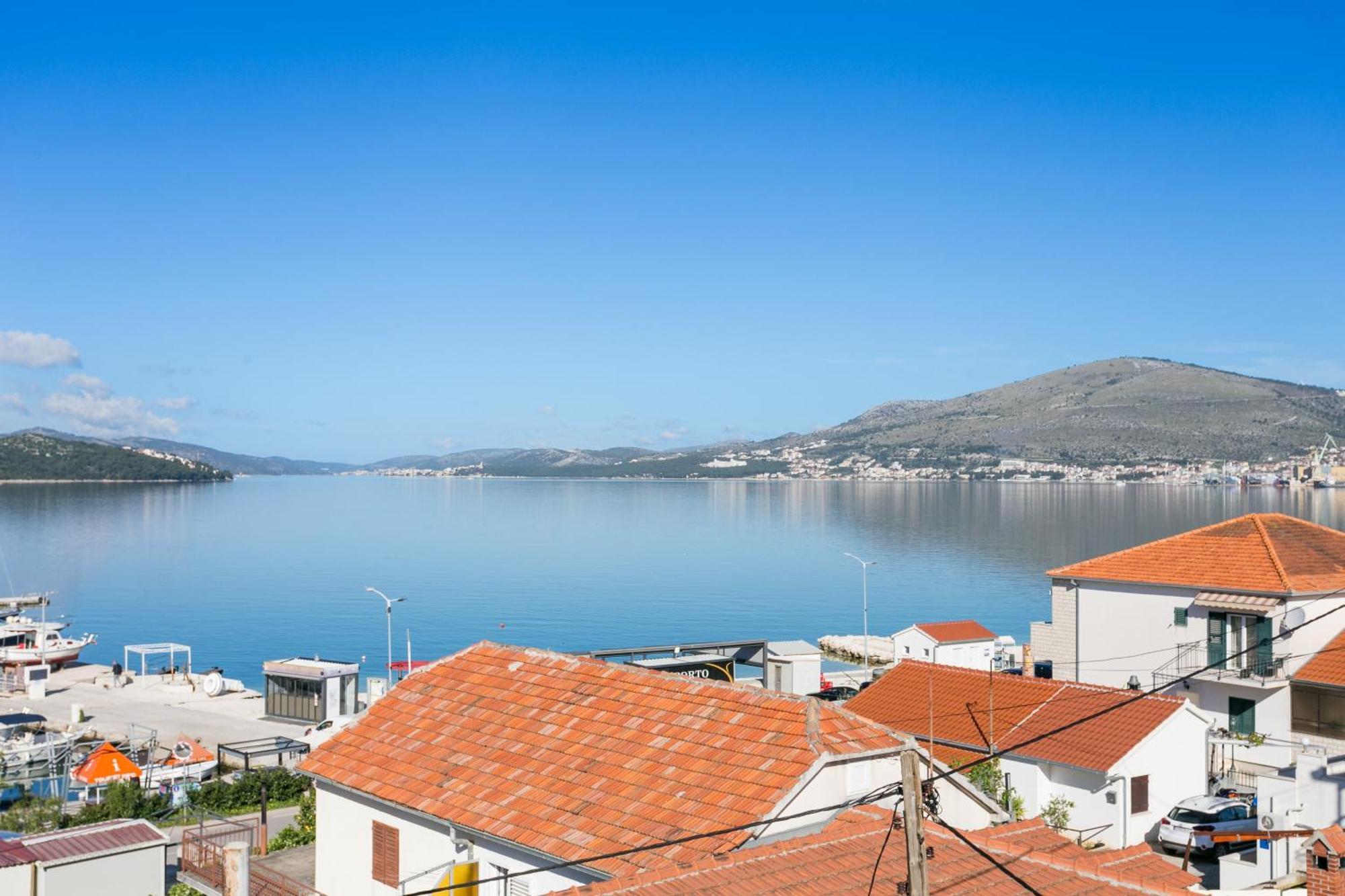Seaside Apartments With A Swimming Pool Okrug Gornji, Ciovo - 11374 Trogir Zewnętrze zdjęcie