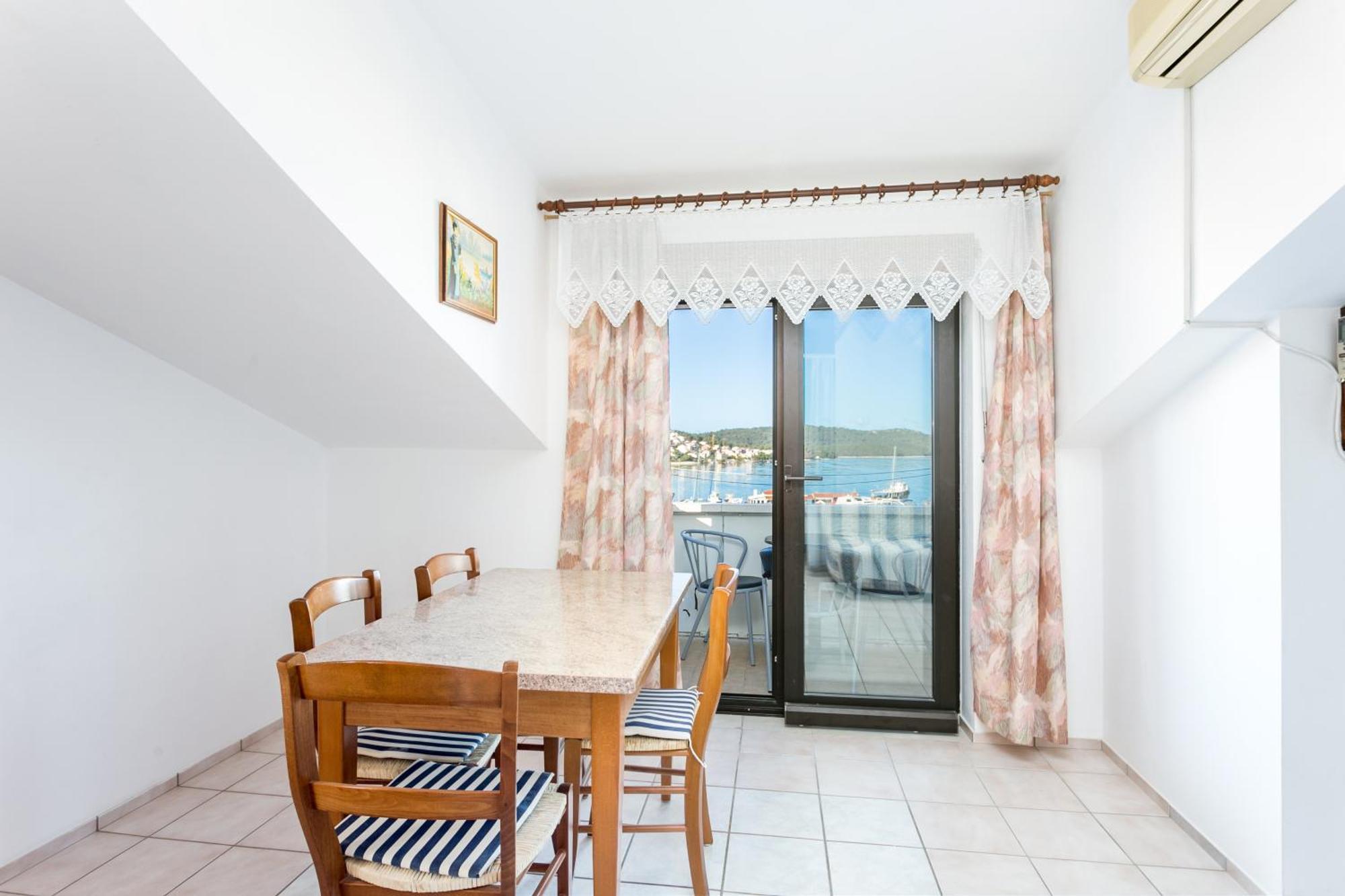 Seaside Apartments With A Swimming Pool Okrug Gornji, Ciovo - 11374 Trogir Zewnętrze zdjęcie